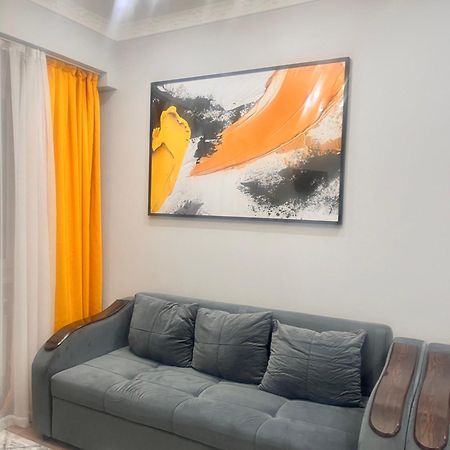 Apartamento 2-Х Комнатная В Золотом Квадрате Almatý Exterior foto
