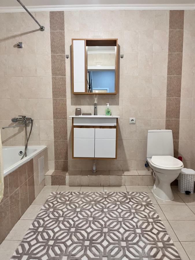 Apartamento 2-Х Комнатная В Золотом Квадрате Almatý Exterior foto