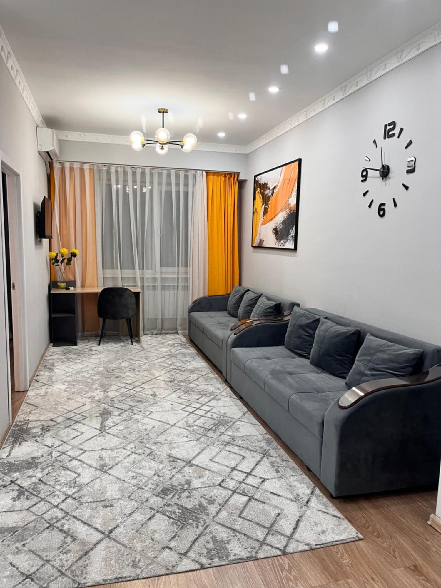 Apartamento 2-Х Комнатная В Золотом Квадрате Almatý Exterior foto